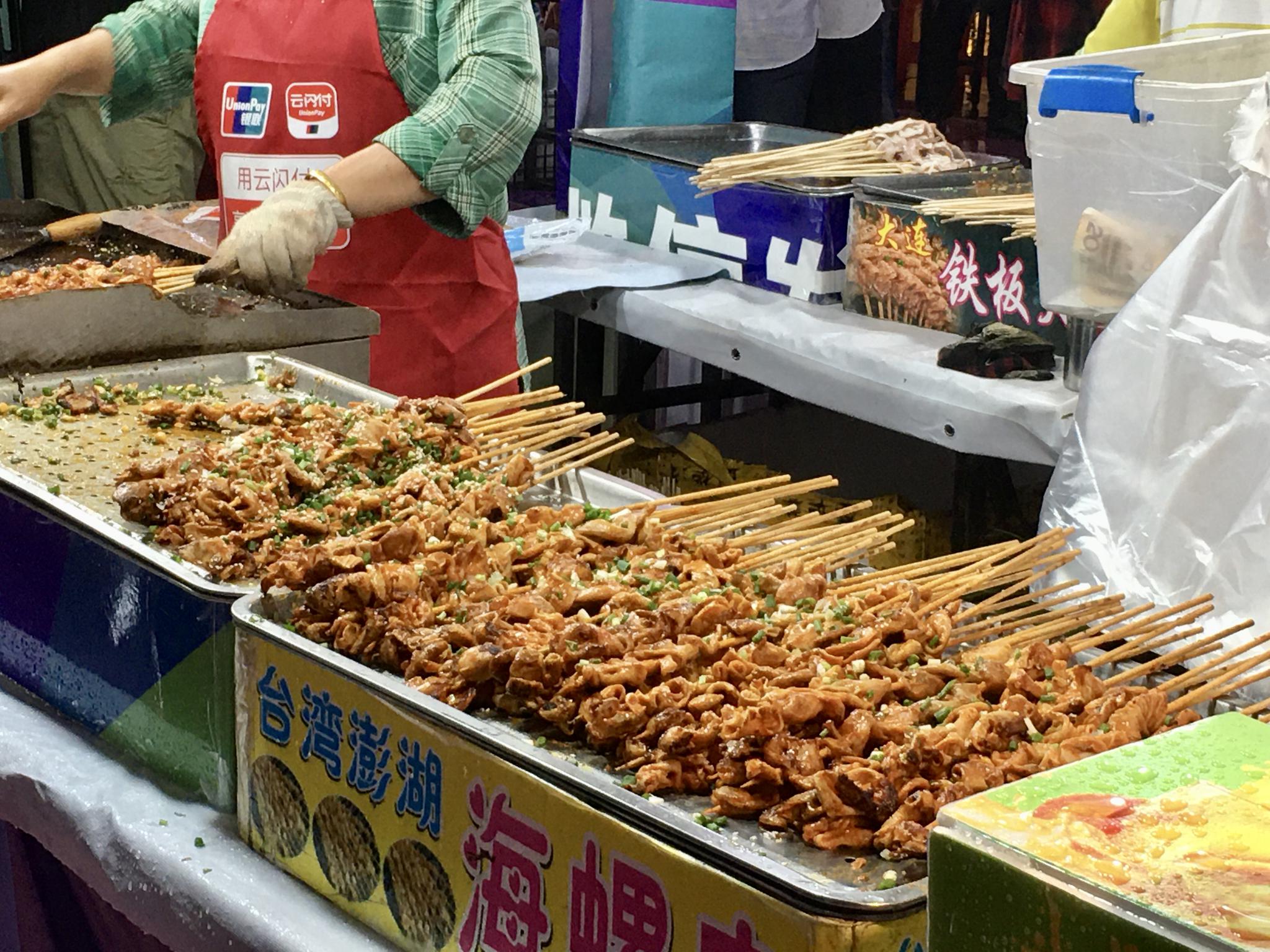 上海创享塔网红夜市开市,以热门餐饮小吃为主