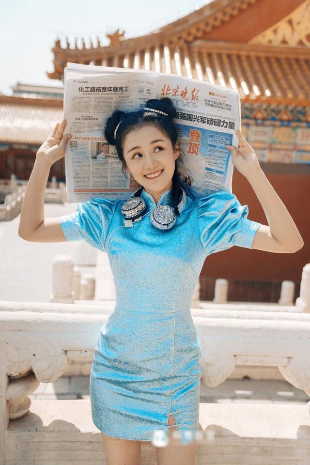 31岁安悦溪完全是逆生长,"旗袍 哪吒头"娇俏灵动,好惊艳!