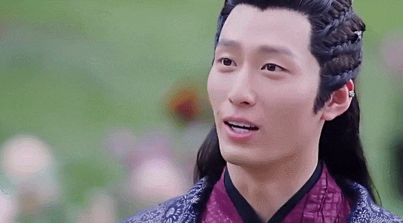 剑宇星眉这个四个字来形容严宽再适合不过了~霍建华饰演的徐长卿,让我