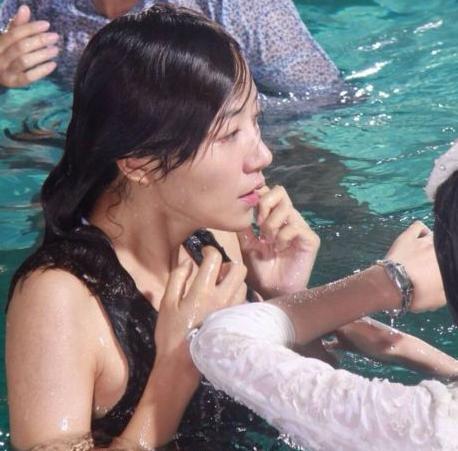 韩雪游泳导致"脱妆",看到离开10级滤镜的素颜,p图师都愣住了