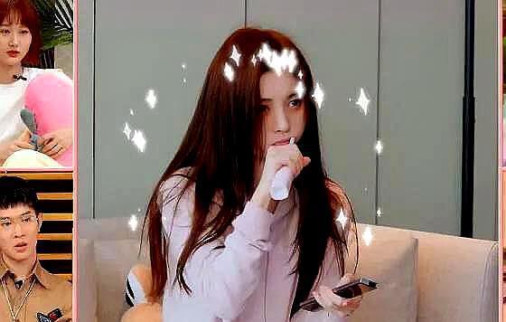 鞠婧祎床上刷牙素颜太美惊艳了大家唯独范丞丞无动于衷