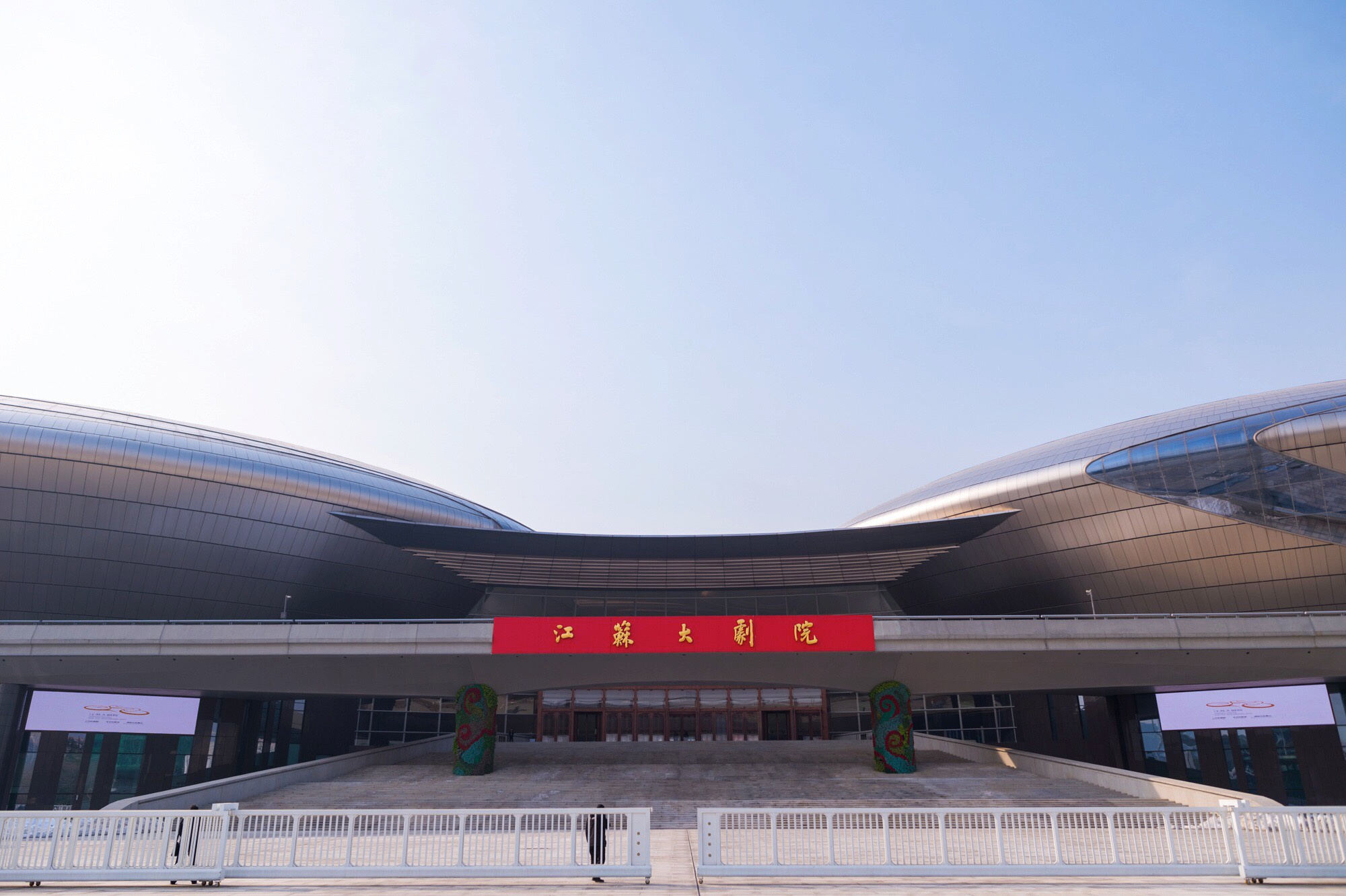 实拍"江苏大剧院",我国最大的现代化大剧院,就在南京