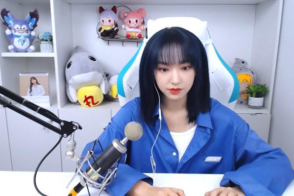 吃鸡圈首位型男主播丁泽仁空降斗鱼仙狗组合甘当绿叶