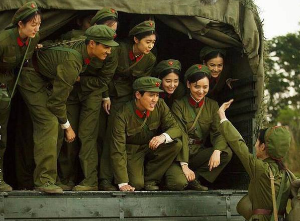 全民追捧"三点红一身国防绿",65式军装何以为经典?