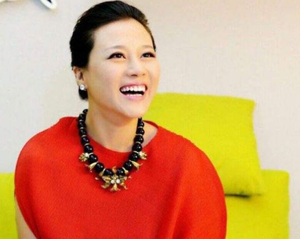 高秀敏去世14年女儿李萱挥霍无度坐吃山空有钱真好啊