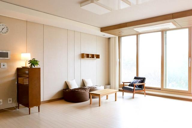 韩国一家三口住92㎡不放沙发也不要客厅家里极简到空无一物