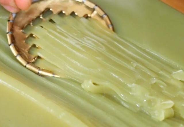 绿豆凉粉正宗做法:无任何添加,现熬现吃,细嫩q弹,比买的好吃