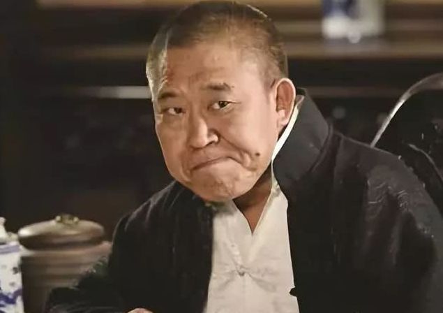 他因为长得丑经常演反派,女儿非常漂亮,外孙女却没逃脱隔代遗传