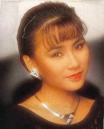 剧中的女主角则是由朱乐玲饰演的南宫蝶,大家对她当时应该是选沈冲