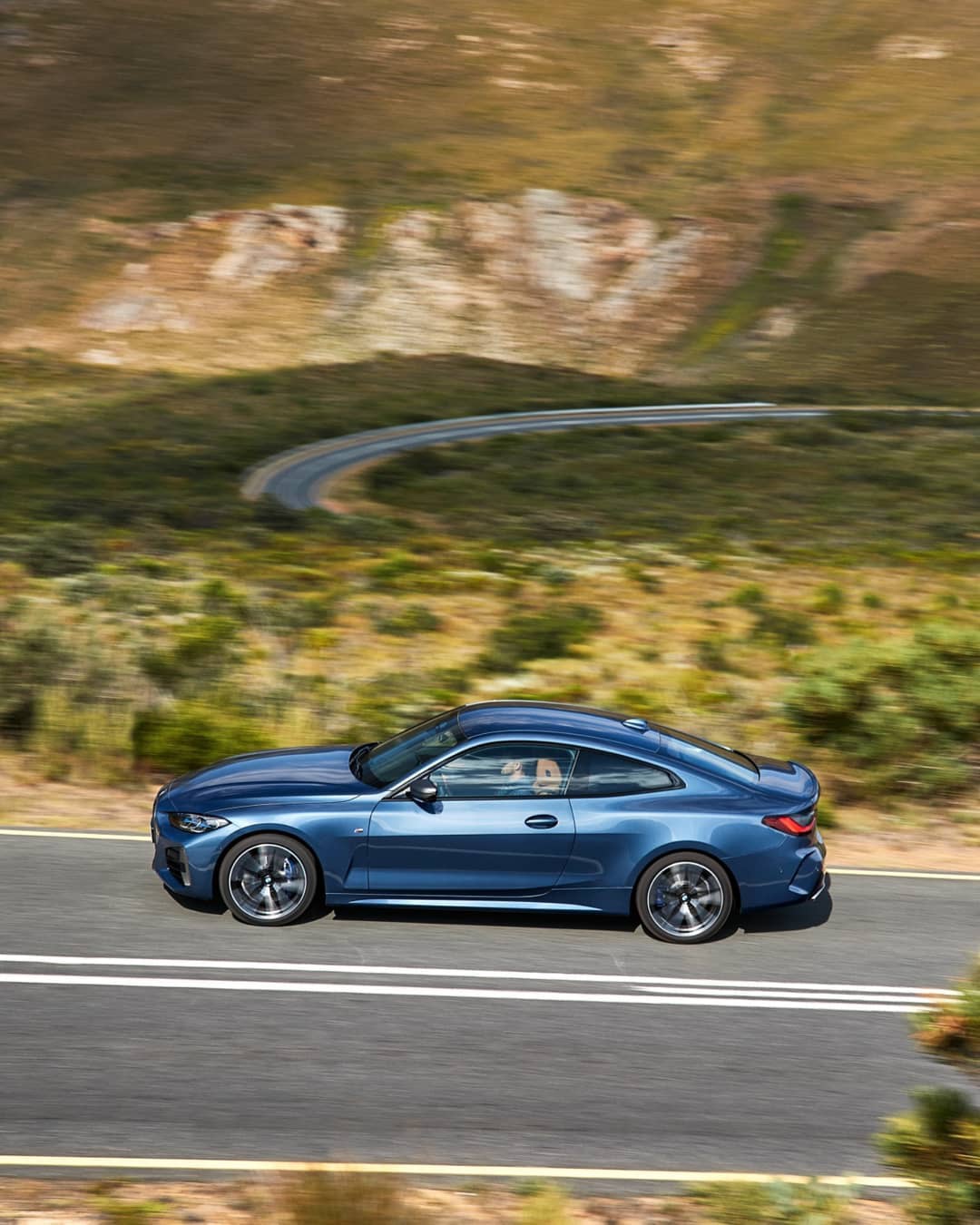 全新宝马4系双门轿跑版 采用巨大的双肾格栅造型