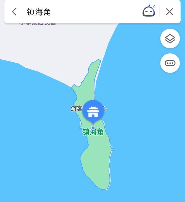 福建漳州镇海角蓝色公交车和红白相间的灯塔却要收费才能拍照