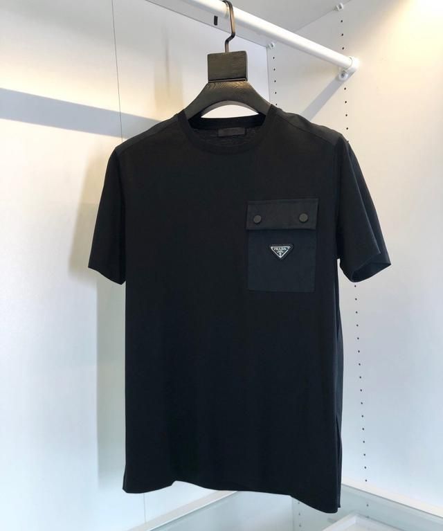 prada普拉达2020夏季新品男士短袖t恤衣橱必备常青款普拉达衣橱t恤