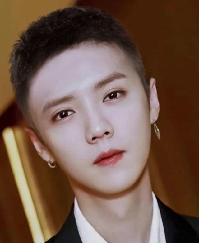 板寸才是男明星的照妖镜胡歌成硬汉蔡徐坤颜值一般般