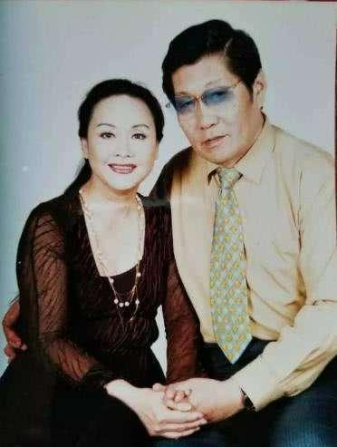 比李谷一大了两岁,是开国大将肖劲光之子