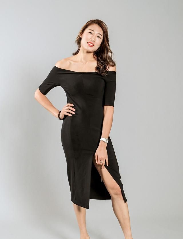 女排最性感的队员刘晏含,红嘴唇大波浪,露背礼服装