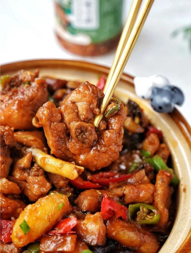 小公鸡别再炖汤喝了,试试这么做,鲜嫩巨下饭,我家经常吃