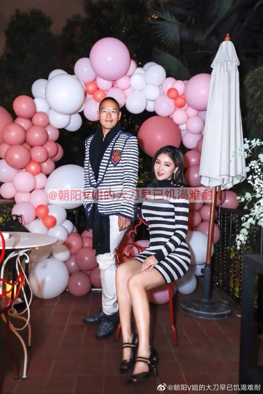 而温心的小孩去年过生日时,汤家还开了一个生日party,他小叔叔在微博