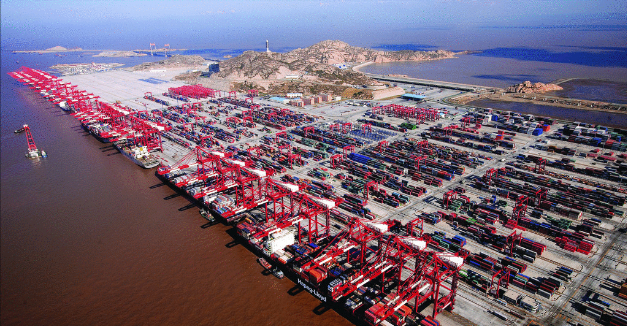 全球最大的智能集装箱码头——上海洋山深水港