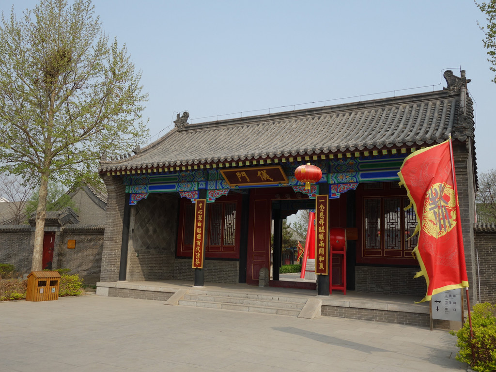 比如说大门,仪门,德政堂,退思堂,昌华堂,怡然堂,汉王府和德政堂等