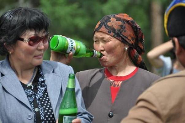 新疆乌苏有多少人口_“夺命”大乌苏,新疆人最爱喝的啤酒,普通人没酒量不敢