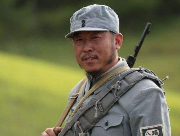 高昌昊演的最多的就是抗日电视剧,由于长相的原因,高昌昊也只能演个小