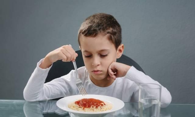 12岁小男孩偏瘦提示这孩子一般有3个习惯家长也很关键