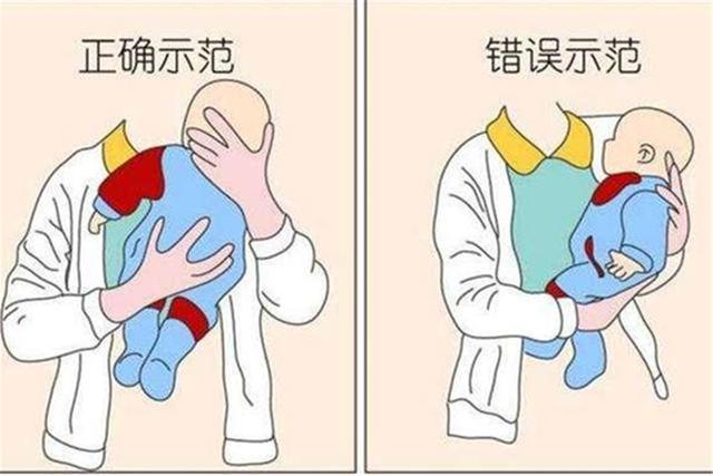 "慌张爸爸"意外走红,抱个娃浑身表情都是戏,宝宝的尿布都掉了