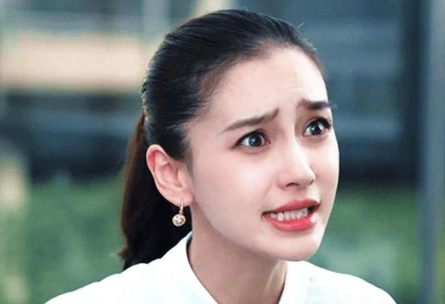 有种尴尬叫瞪眼式演技,周海媚与baby:艺人和演员的差距