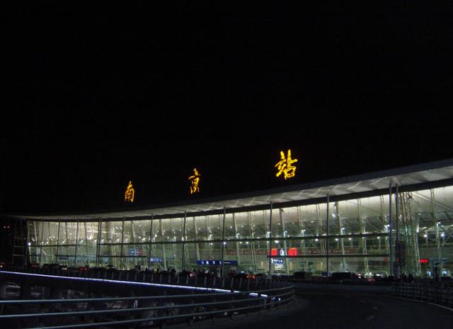 中国"最美"火车站,出站就是免费的4a级景区,依山傍水风景绝佳