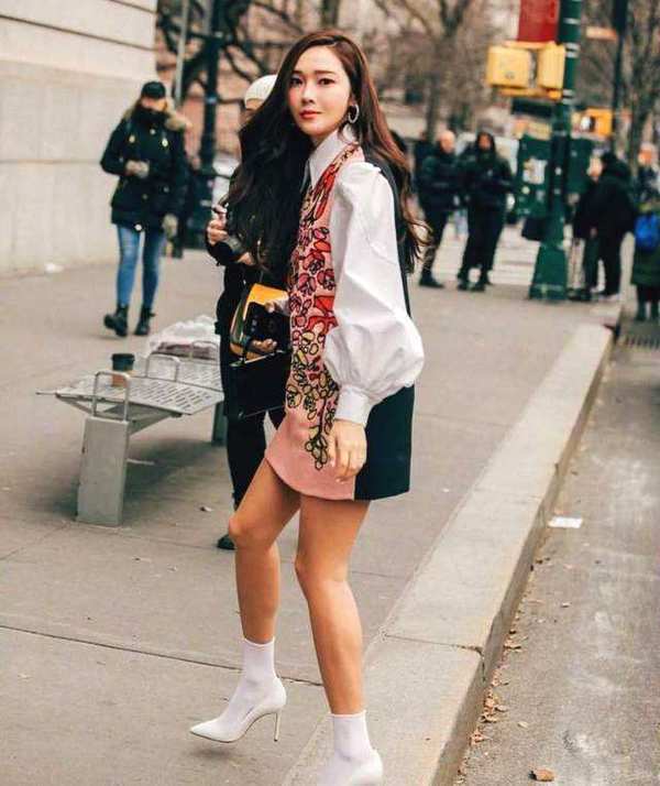  白色鞋配什么袜子_白色鞋应该配什么袜子