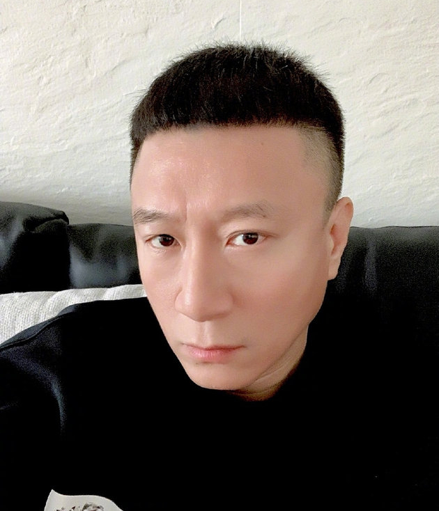 孙红雷纪念与老婆初见:认识你之后我慢慢爱笑了