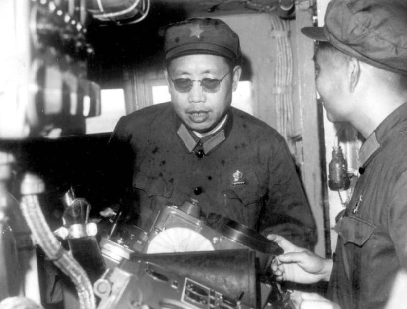 他曾是海军政委,后获刑17年,女儿女婿摆地摊起家,后成大富商|李作鹏