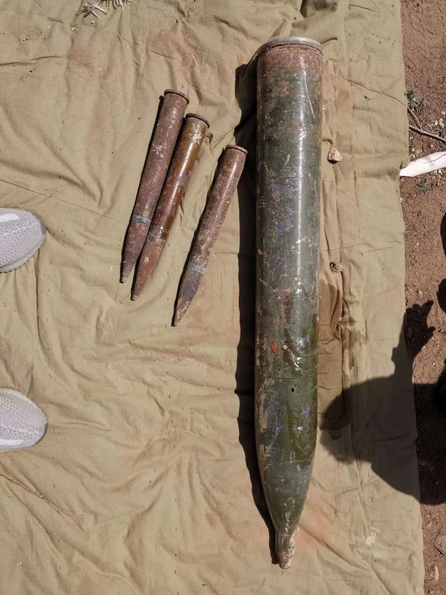 长约38厘米 内蒙古一小区惊现高射机枪弹