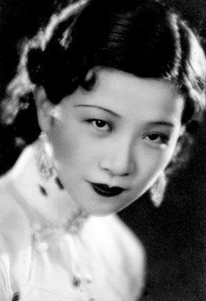 胡蝶遇到渣男又被军阀幽禁3年后活得幸福,阮玲玉受情伤后却死亡