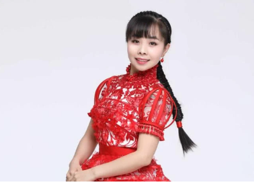 当年星光大道的红人,30多岁的王二妮,如今怎么样了?