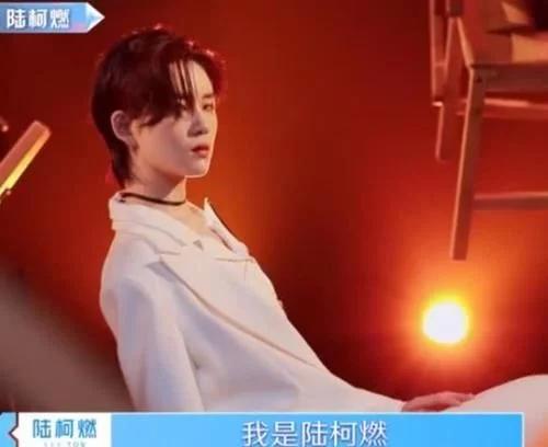 青春有你2结束后热度依旧不减lisa为陆柯燃出道流泪暖心