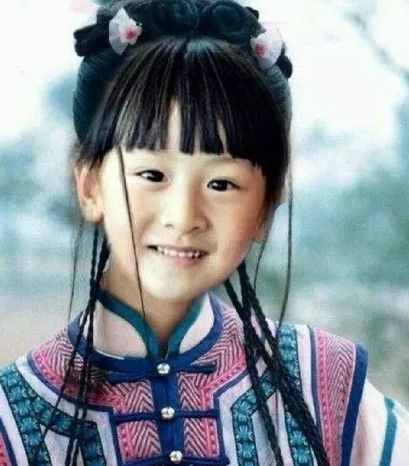 当田雨橙换上经典古装,可爱萌娃变气质女神,不出道拍戏太可惜