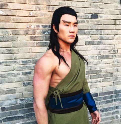 嘎子哥扮演关羽自以为一身肌肉很帅奈何遭网友无情吐槽