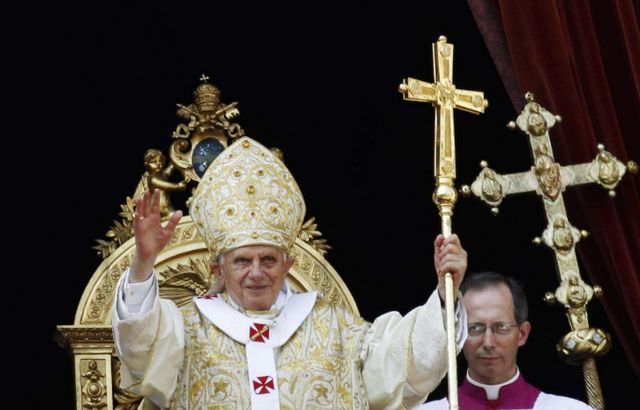 自带"龙椅"的防弹奔驰,罗马教皇的座驾,在怪异方面无人能超越