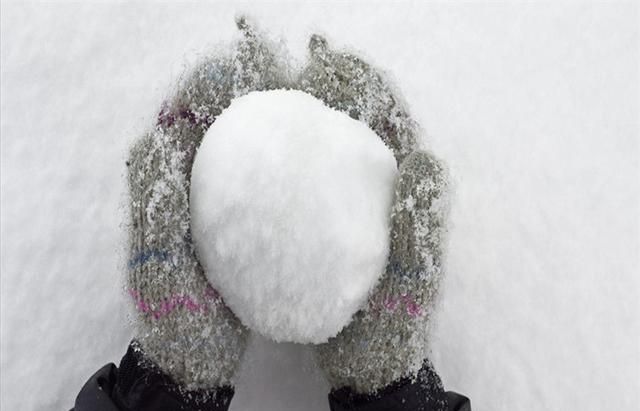 10年前男子保存大雪球,现在想13万元拍卖,真的有人买吗?