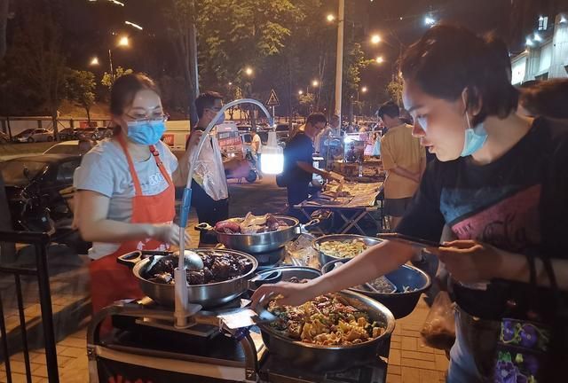 "摆地摊"火了,几种常见的路边美食,看完你流口水了吗?