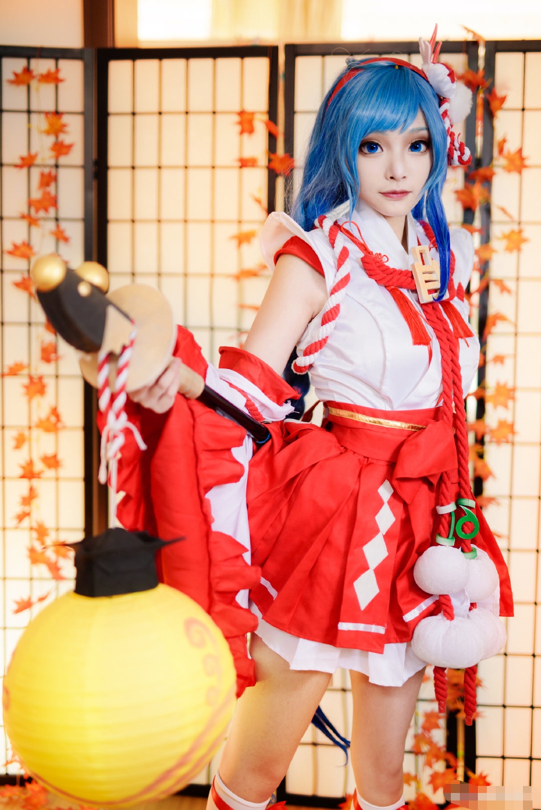 王者荣耀:伊势巫女大乔cos冷艳登场,这小腿袜太好看了吧