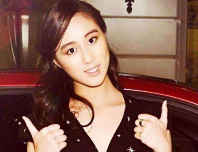 陈婉珍相貌不佳,三个孩子都像何鸿燊,四太的两个儿子身高是硬伤