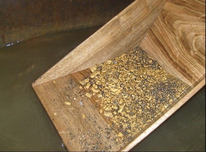 所以在河床的某区域可以形成金沙富积的地带,就是人们渴望找到的淘金