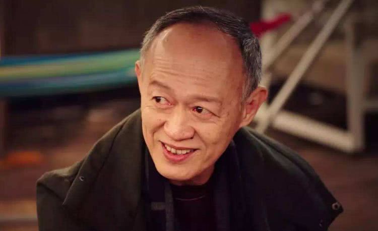 57岁时娶了他22岁的学生60岁又突然喜得双胞胎日子风生水起