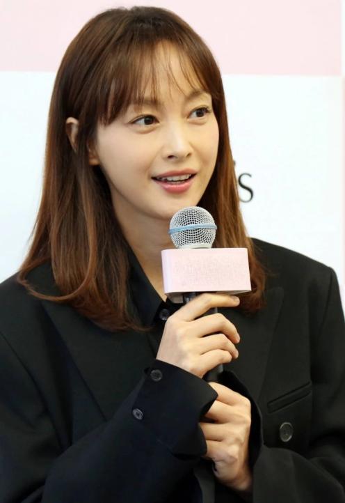 元斌李娜英热恋期旧照首曝光,男神一脸羞涩,爱妻幸福甜笑