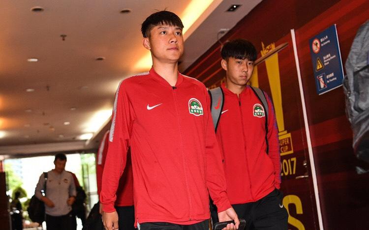 对于韩东来说无疑是自毁前程,他是河南建业青训培养出来的球员,去年刚