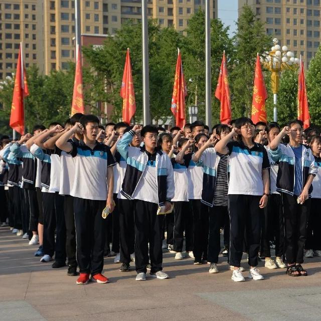 寿光二中举行奋斗29天誓闯高考关主题升旗仪式