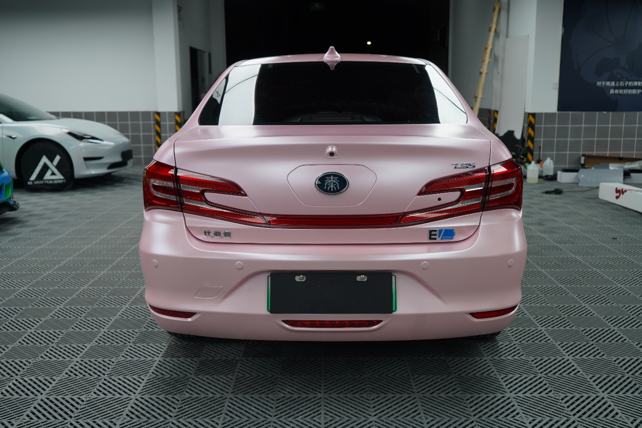 追求极限 绽放青春 比亚迪秦ev改色电光金属樱花粉