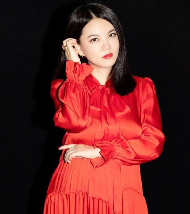 膀大腰圆惹争议|印刷|李湘|礼服_新浪新闻